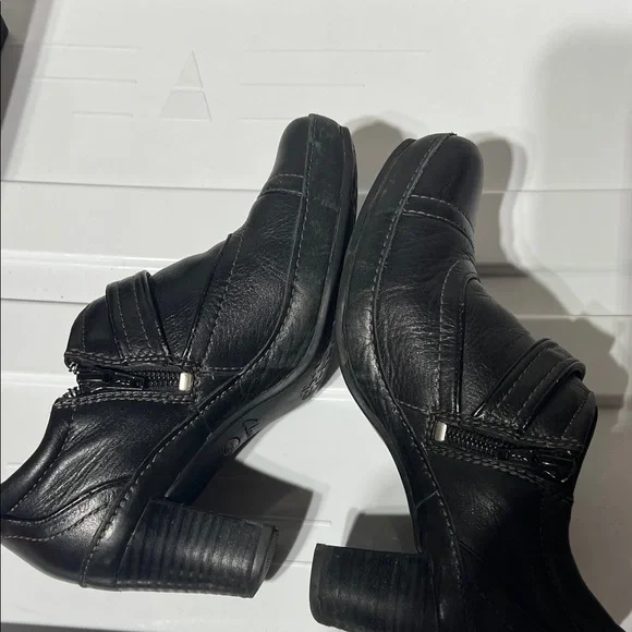 Clarks Black Leather Buckle Heels - Picture 4 of 11